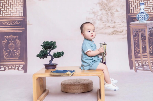 仁怀孕妇尖肚子和圆肚子